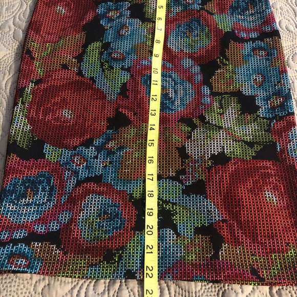 LuLaRoe Cassie skirt - Picture 3 of 6